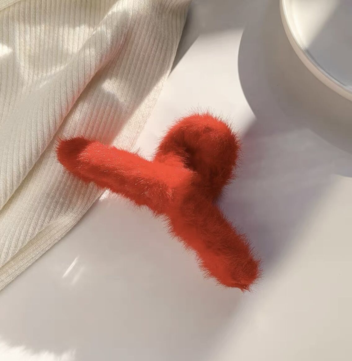 Plush solid color large grab clip