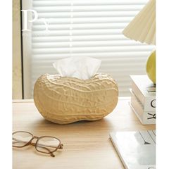 良いことが起きた落花生のティッシュ箱陶磁器の客間は高級で贅沢なネットの赤い家庭用紙は箱のナプキンを引き出して箱を引き出します。