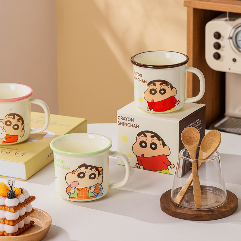 Crayon Shin-chan taza autorizada genuina taza inverso para el hogar taza de leche linda de alto valor con escala taza de cerámica