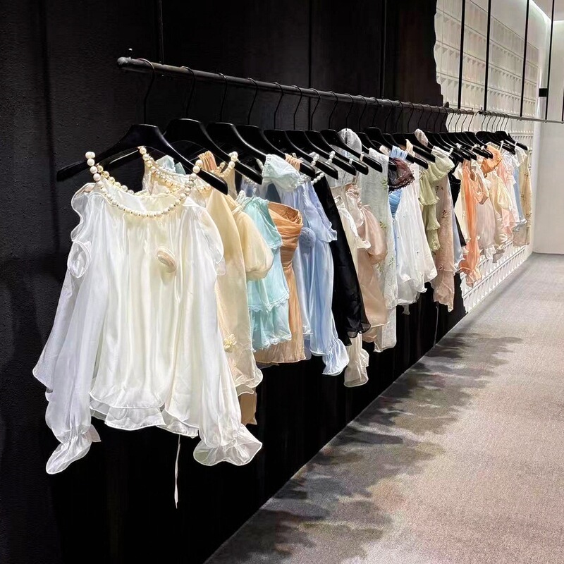 Guangzhou Shisanxing Summer Socialite Style Halter Neck Tops with Unique Design, Women's Blouses Wholesale Supply