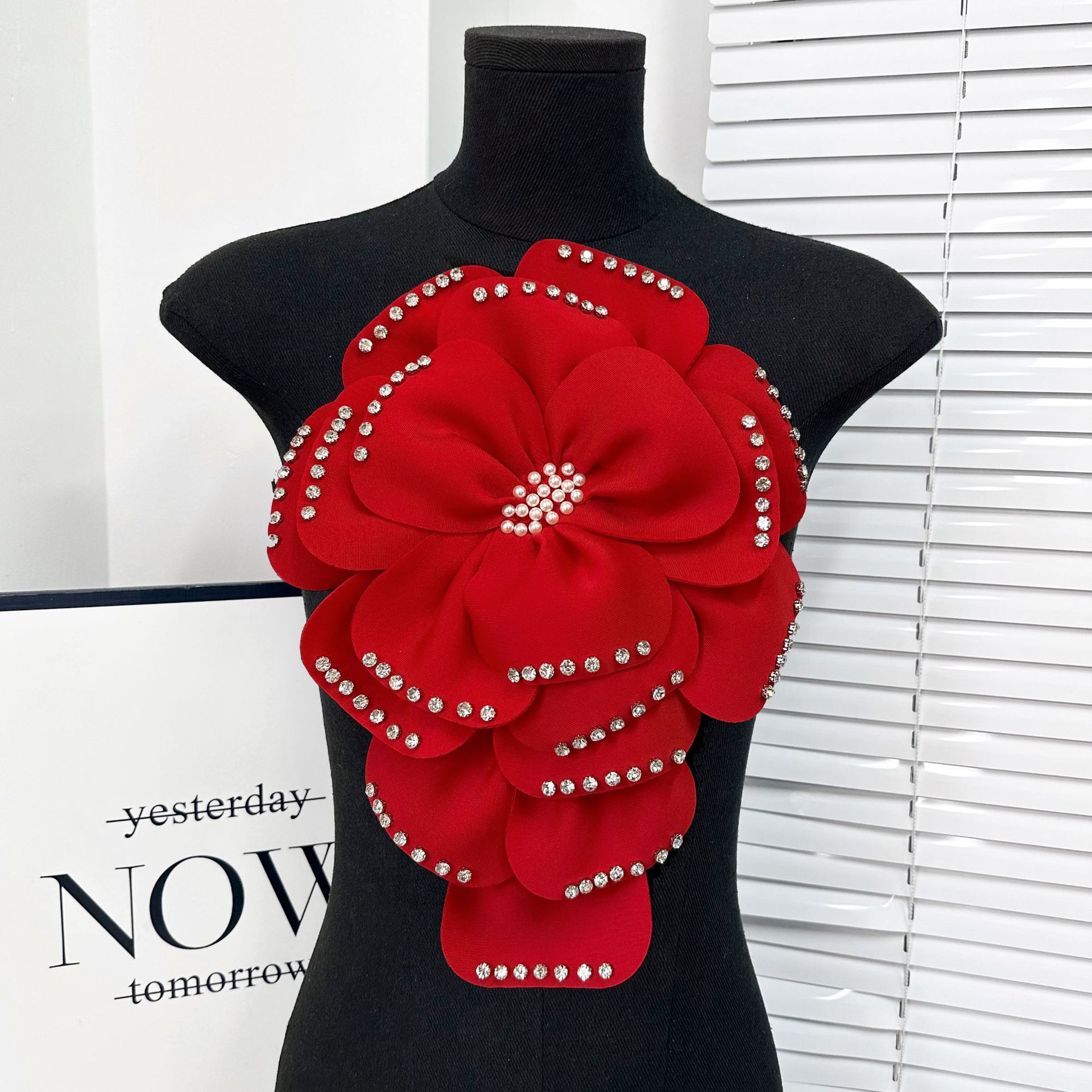 Pequeña multicapa tridimensional perlas de clavos de tela de alta calidad, ropa de flores grandes DIY, vestido, tocado, joyas para el cabello, joyas para el pecho