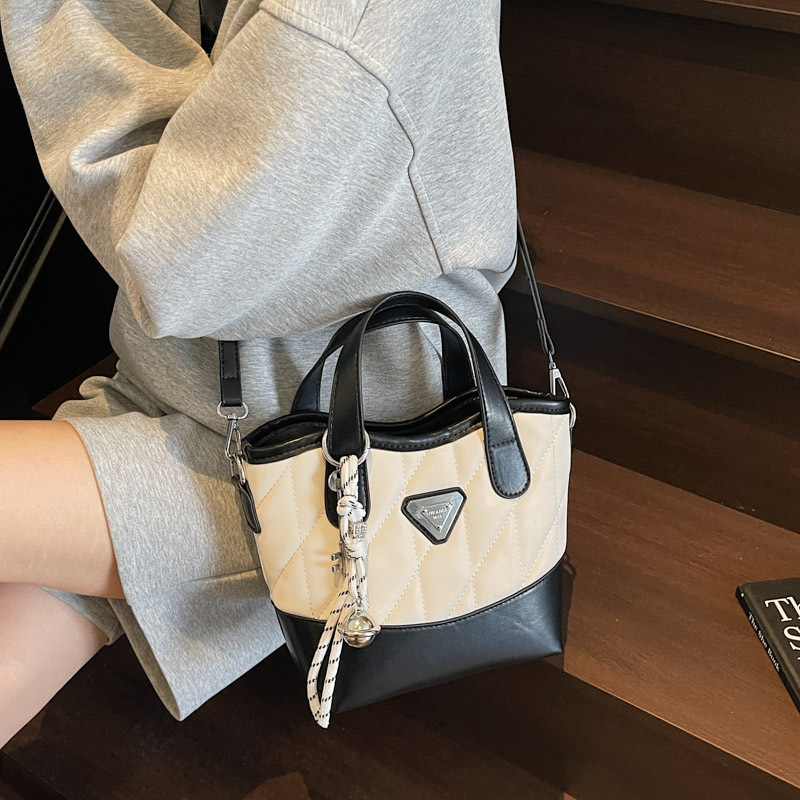 Bolso de cubo portátil de diamante de fuego súper caliente para mujer 2025 nueva tendencia bolso de hombro de todo fósforo bolso de mensajero de moda de nicho transfronterizo