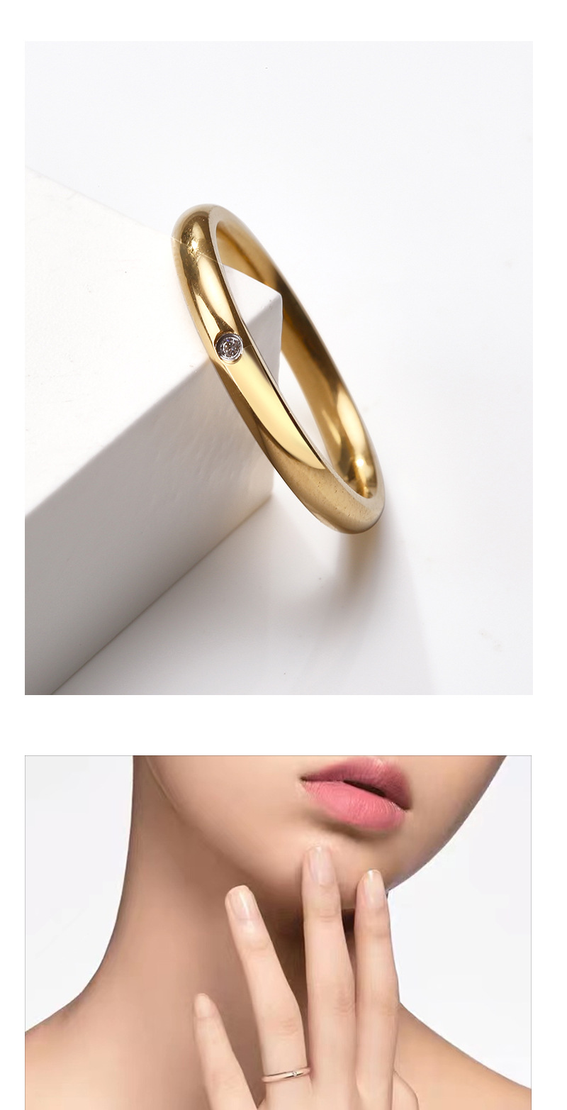 Minimalistischer Ring Mit Einem Diamanten Aus Titanstahl Rund_voghion.com