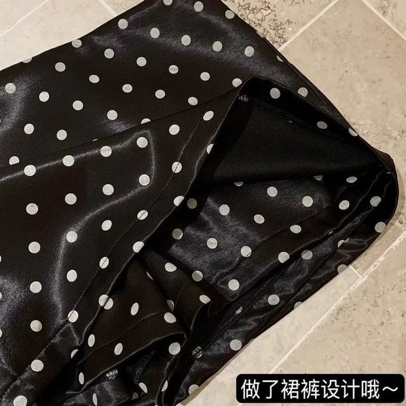 气质缎面波点简约半身裙女春夏新款显瘦低腰包臀裙减龄a字短裤裙