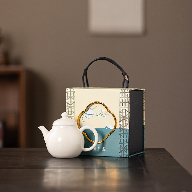 Ceramic teapot for traveling