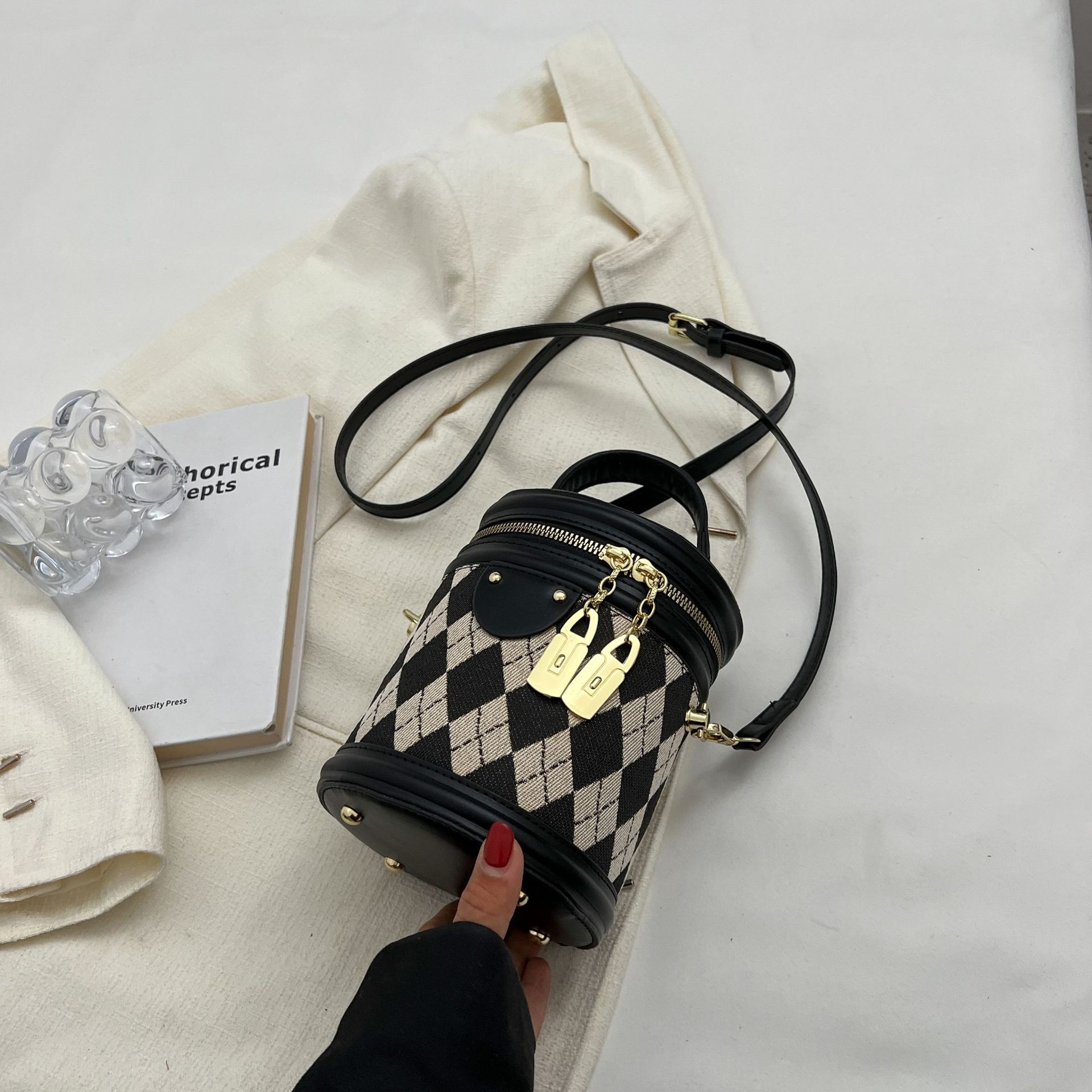 Cross-Border Retro Fashion Versatile Bucket Bag For Women 2025 New Arrival Luxury Niche Shoulder Bag - Thumbnail 7