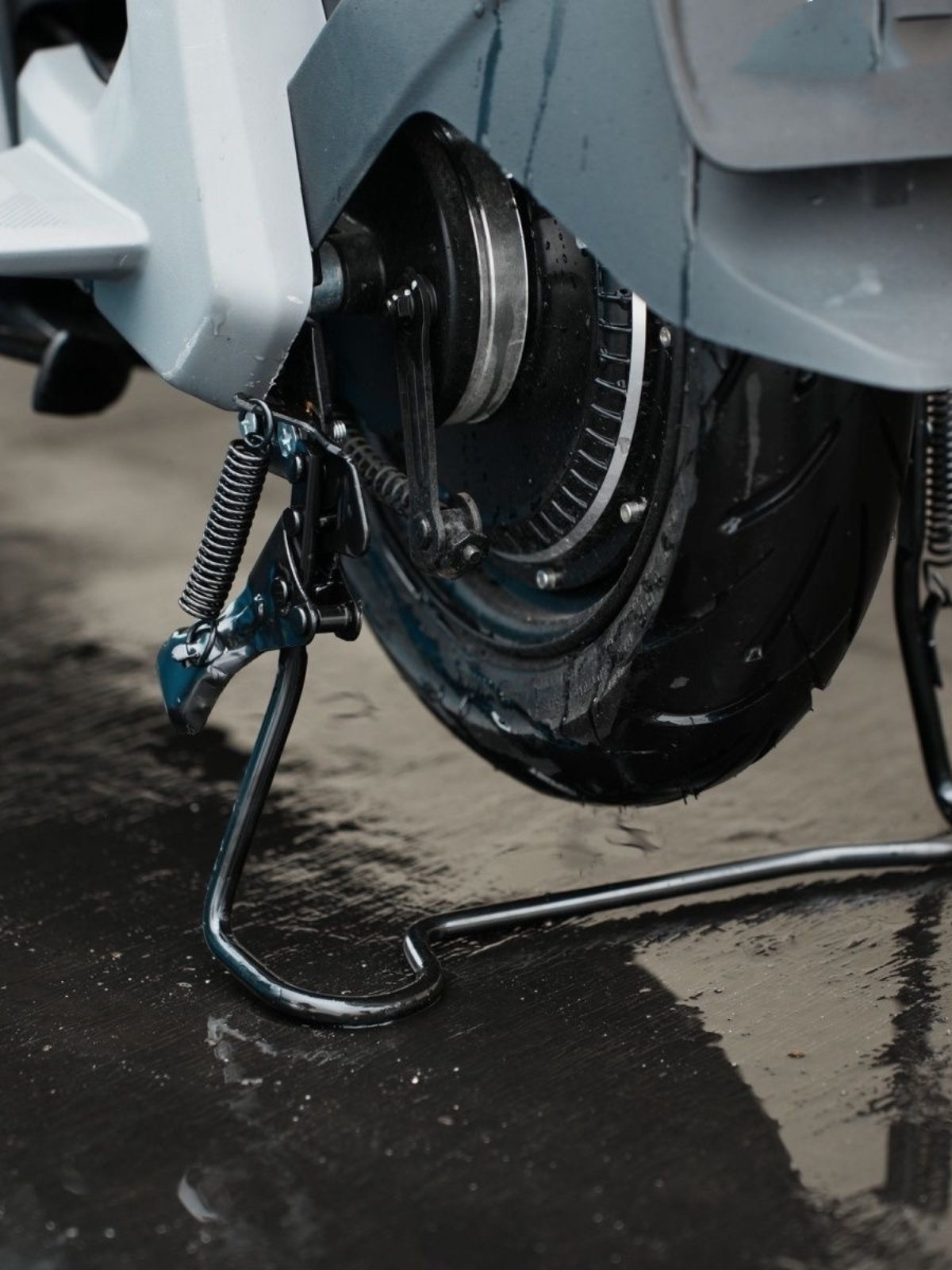 Suitable for Ninebot VZmix/V30C electric scooter dual support large stand rear dual support footrest modification accessories
