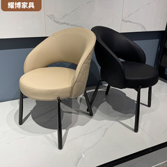 新しい湾曲した背もたれ椅子ホームレストランダイニングスツールカフェレジャーチェアシンプルなレザーソフトパッケージダイニングチェア