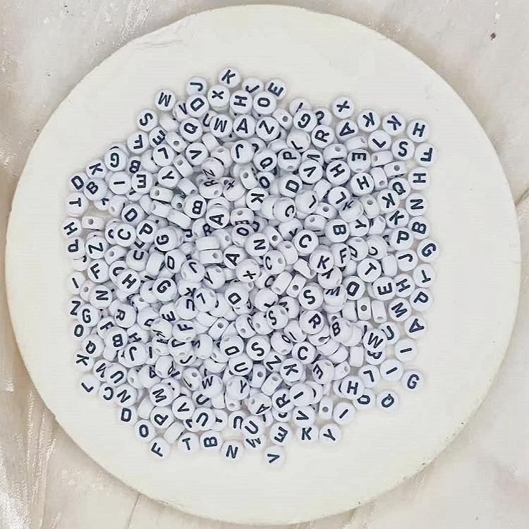 Acrílico letras de goteo de aceite cuentas planas accesorios de bricolaje fabricantes de cuentas hechas a mano al por mayor