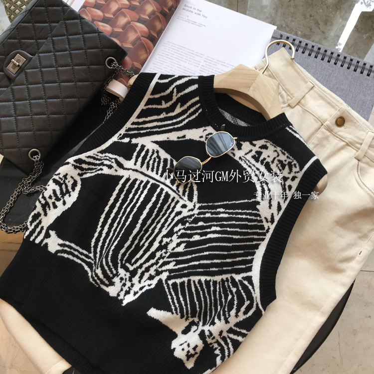 Spring fashionable trend retro knitted vest