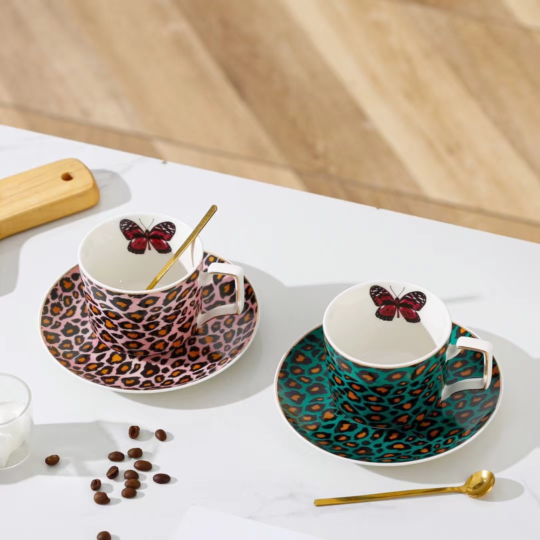 Taza de café de leopardo europeo mariposa caja de regalo de alto valor de cara taza de té de la tarde regalo de mano taza de regalo de alto nivel