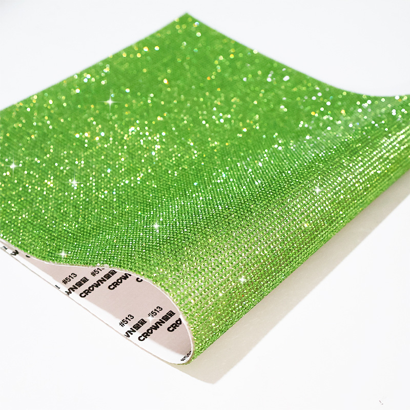 Los fabricantes venden al por mayor agua de vidrio, pegatinas de diamantes, adhesivos, taladros en caliente, piezas de diamantes decorativas para automóviles autoadhesivas, accesorios de joyería de bricolaje, taladros