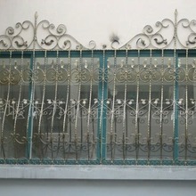 苏北家居欧式铁艺防护窗 金属工艺防盗造型窗 锻打工艺烤漆铁花窗