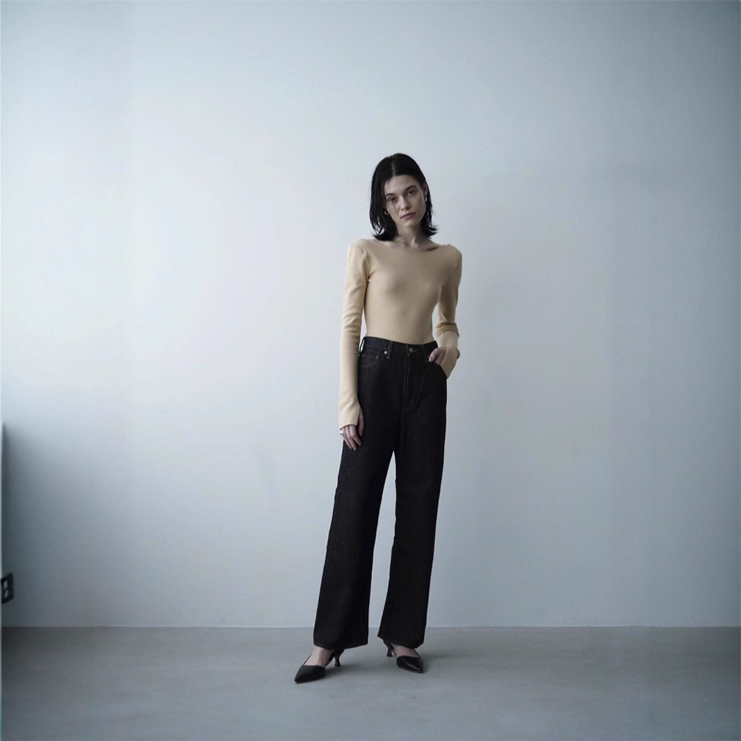 5折入手黑色复古直筒牛仔长裤 限量售完