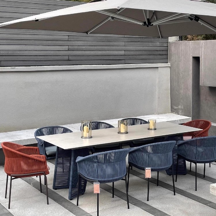 Mesa y silla al aire libre combinación de ocio terraza patio al aire libre villa alojamiento residencial hotel mesa silla respaldo silla de caña