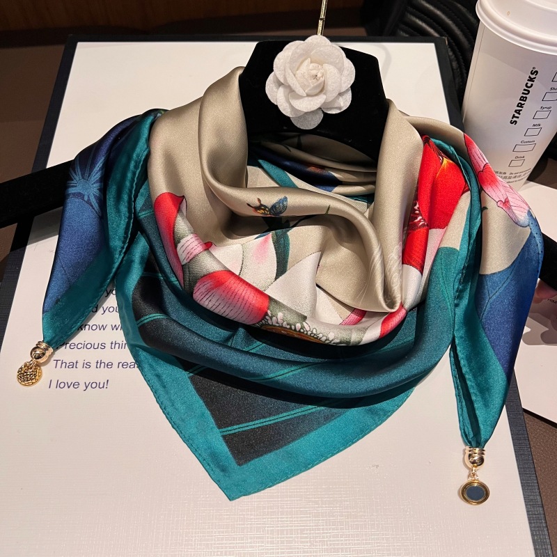 패셔너블한 블루 플라워--[마그네틱 새틴 스퀘어 스카프]