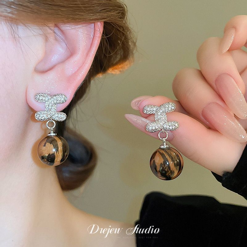 Pendientes de camelia de simulación de aguja de plata Pendientes elegantes retro francés Pendientes de todo fósforo de moda personalizada