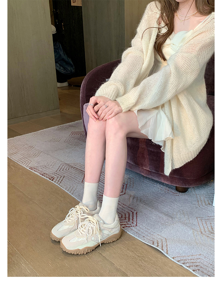 Versión de cuero de vaca de madres de uva de encaje empalmado zapatos deportivos casuales con cinturón de perlas para aumentar la altura de los zapatos de entrenamiento de mujeres