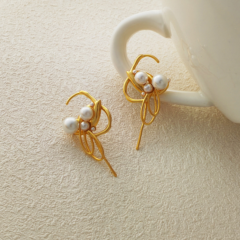 Fashion Irregular Copper Plating Hollow Out Inlay Pearl Drop Earrings 1 Pair