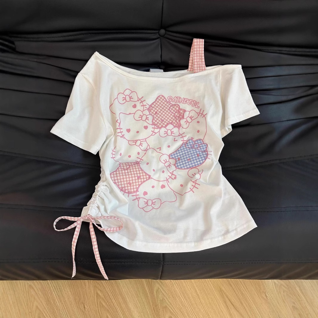 チェック柄猫刺繍オフショルダー半袖 Tシャツ女性のための 2025 夏レトロ甘いルーズスリムオフショルダートップ