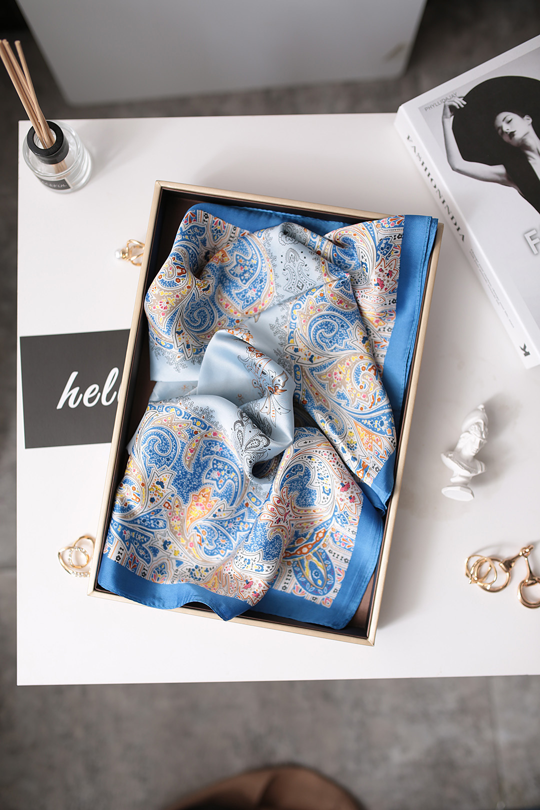 Diadema versátil coreana para mujer, seda nueva cuadrada pequeña de 70cm, estilo fino de primavera y otoño, combinado con moda decorativa_voghion.com