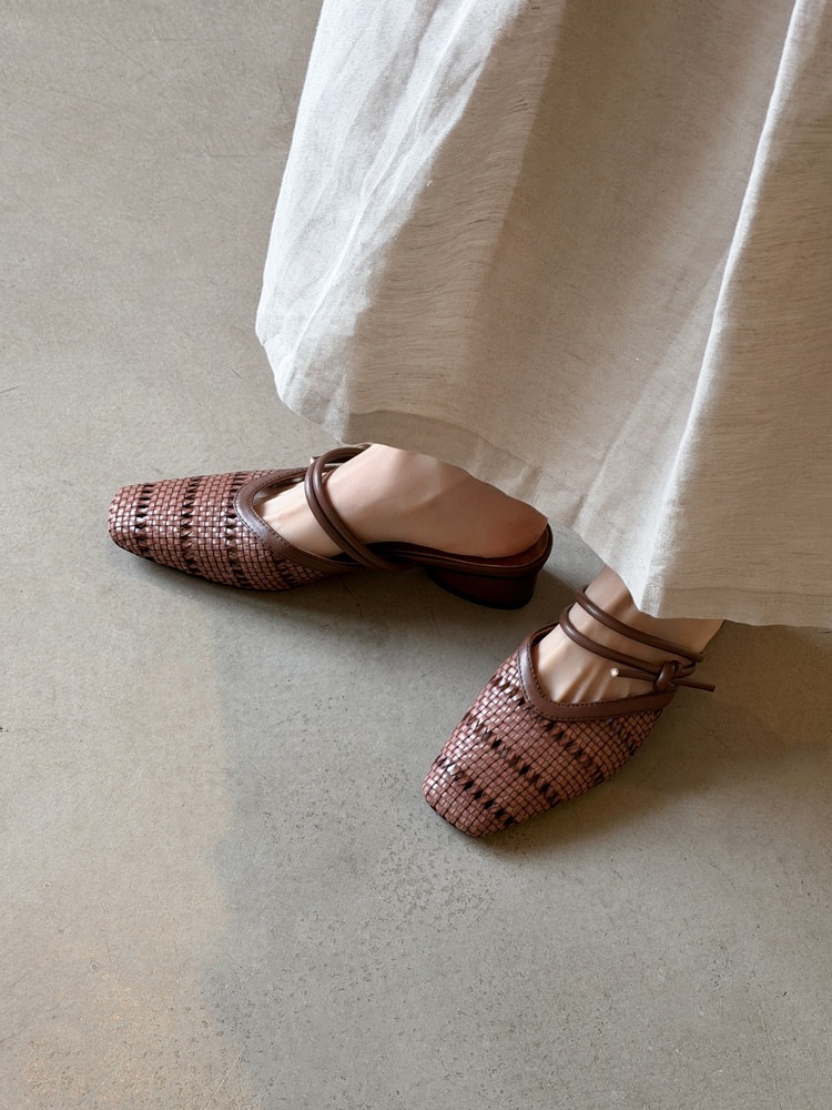 Dép sandal nữ da cừu mũi vuông gót thấp quai chữ V phối màu — màu nâu, Màu cà phê đậm, màu trắng ngà chi tiết 7