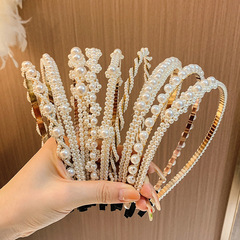 女性用高級パールヘッドバンド 2025 新しいスタイルのヘアプレスヘッドバンド シンプルで多用途なヘアピン アウトドアヘッドバンド 夏