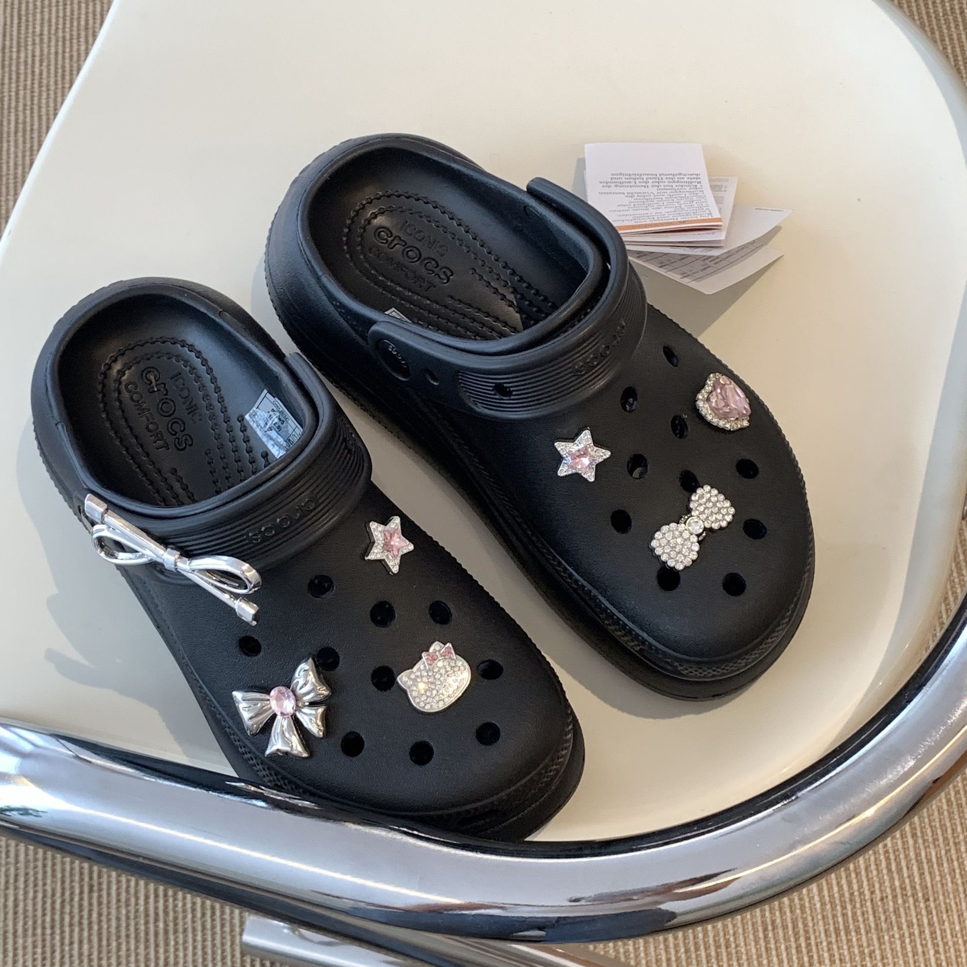 Nuevo todo fósforo zapatos con agujeros hebilla diy arco amor kitty zapatos decoración de flores accesorios desmontables