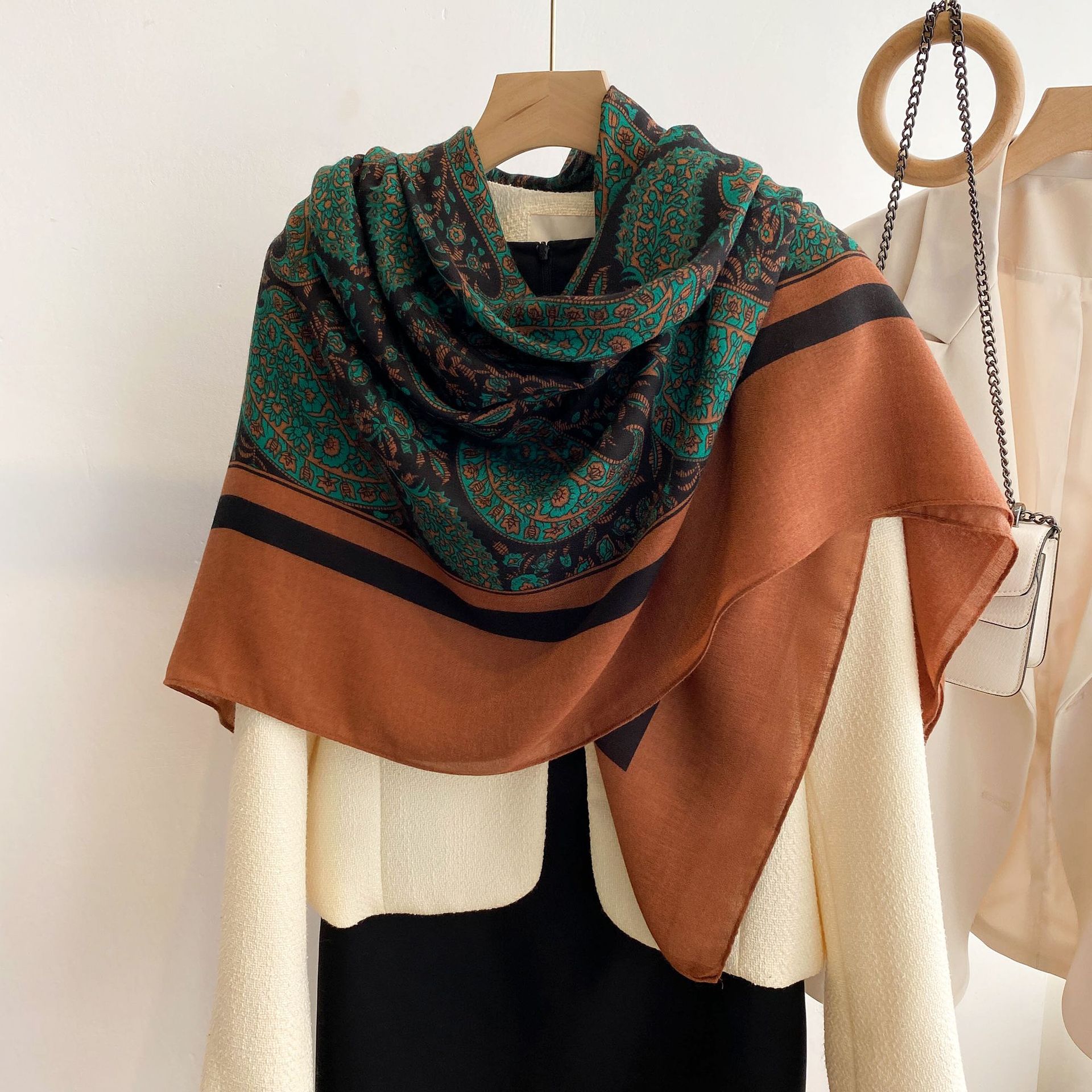 2022 nuevo caliente verde anacardo 135*135cm bufanda cuadrada grande viajes protector solar mantón de lino de algodón sensación bufanda