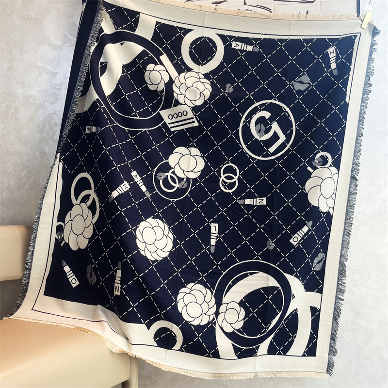 Talven uusi runsas i-mitation-kashmirhuivi, pieni tuoksuva lyhyt tupsuhuivi, matkavalokuvaushuivi_voghion.com