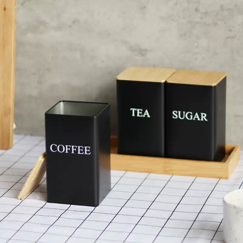 Embalaje sellado de cubierta de bambú en el sitio en latas de estaño simple de té azúcar té café caja de hierro de café