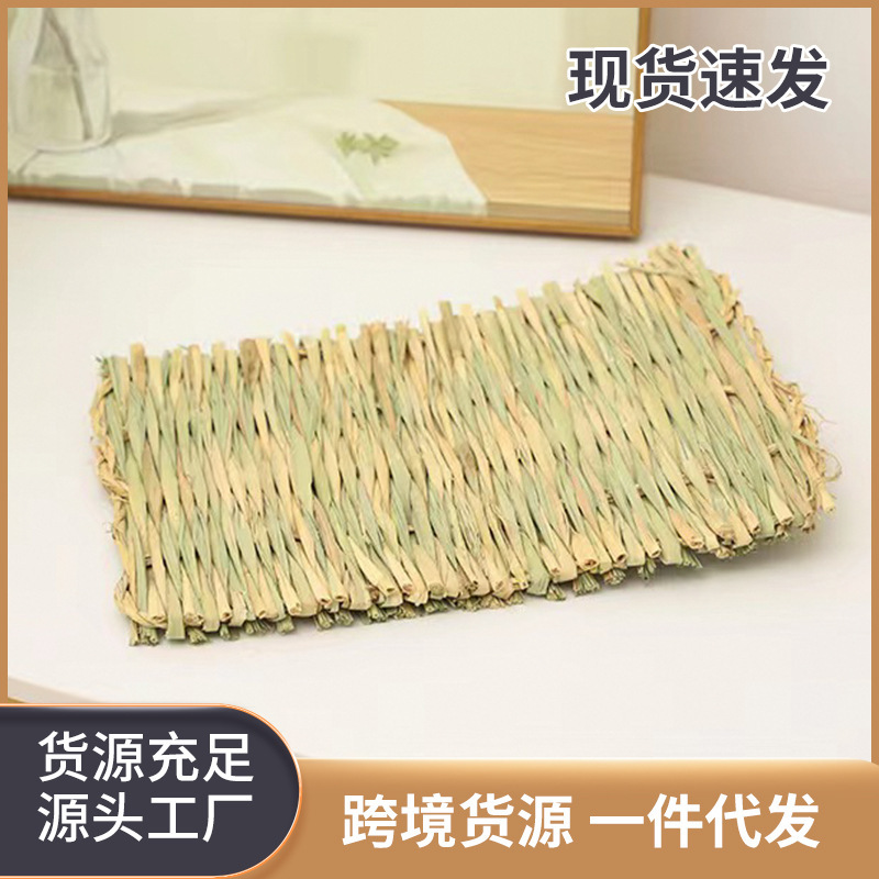 Pet straw mat wholesale hand woven rabbit grass nest rutin chicken nest hamster Totoro rabbit cage pet supplies