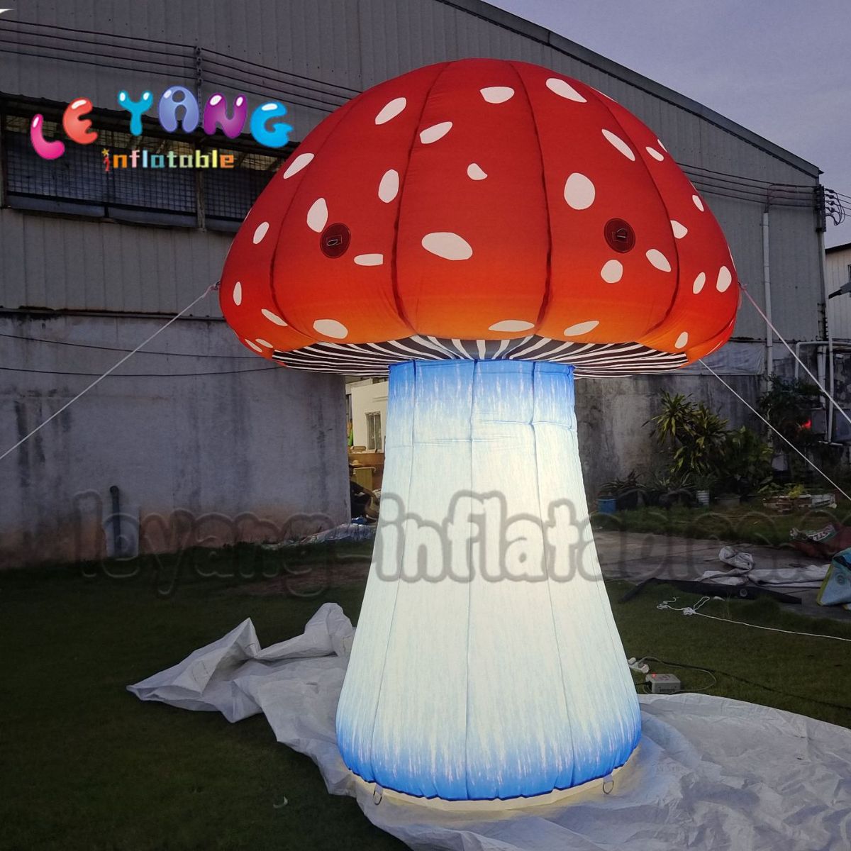 充气蘑菇仿真卡通气模商场景区草坪酒吧派对植物充气灯光美陈