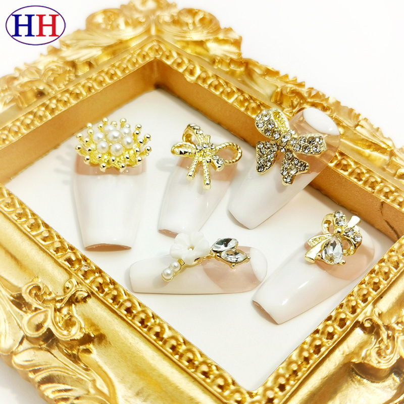 Transfronterizo Japonés arco de uñas accesorios de pajarita caliente simple todo fósforo tridimensional hueco joyería de uñas de diamantes al por mayor
