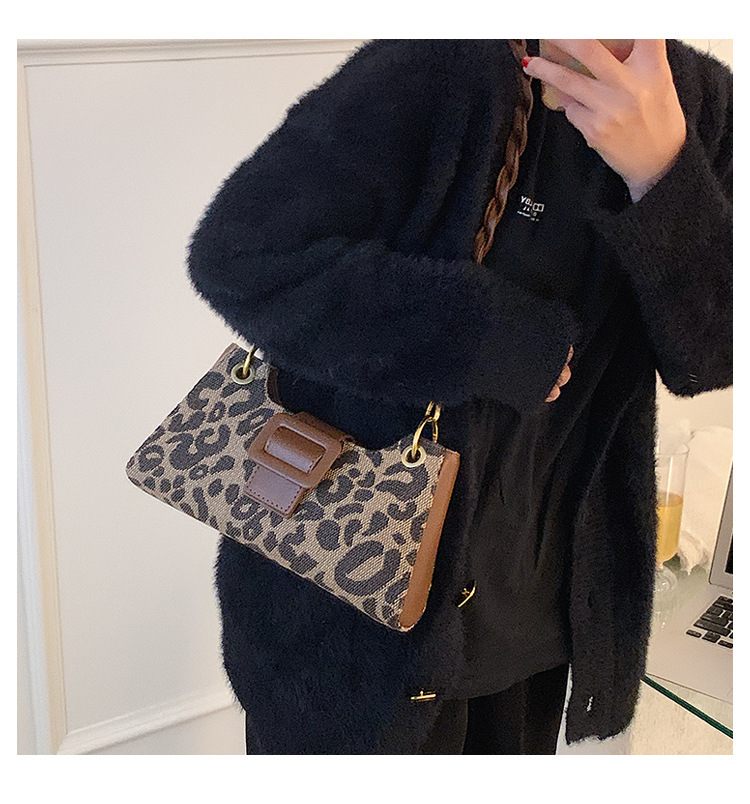 Trendy Bags Women's 2021 Autumn And Winter New Fashion Leopard Print Shoulder Underarm Bag All-match Crossbody Baguette Bag display picture 7