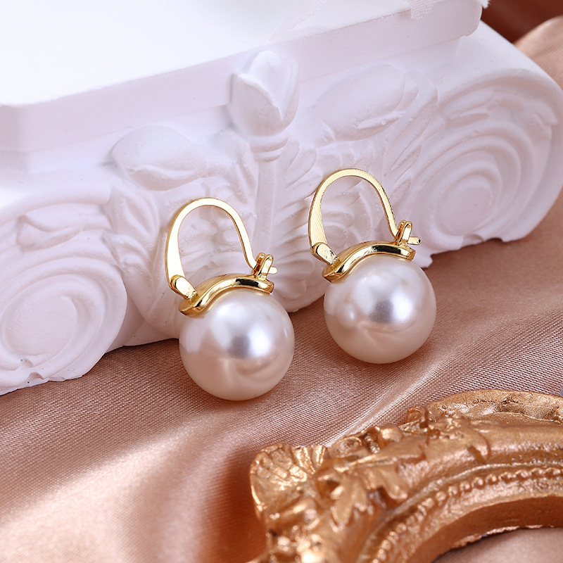 10g Weight Pearl Inlay Material Drop Earrings, Earrings Classification 1 Pair Retro Round Imitation Pearl Titanium Steel Pearl Women's Drop Earrings Earrings