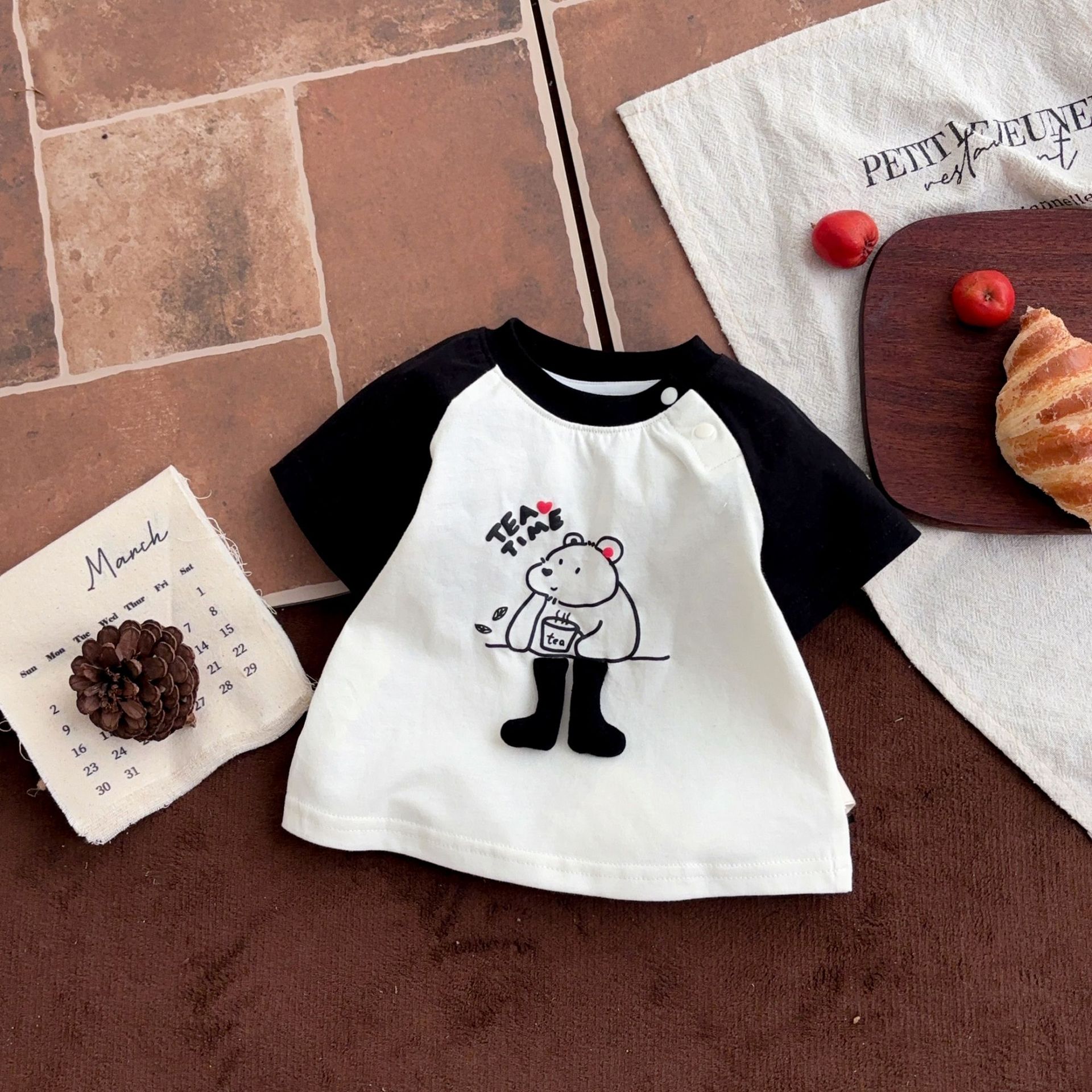 Traje pequeño de estilo occidental para bebés y niños pequeños, nuevo juego para niños, traje de dos piezas de camiseta delgada para recién nacidos coreanos