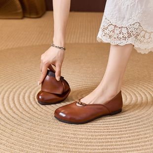 2025 New Flat Mom Shoes with Soft Soles, Comfortable First-Layer Cowhide Women's Shoes, Versatile and Not Tiring for Feet, Genuine Leather Women's Shoes