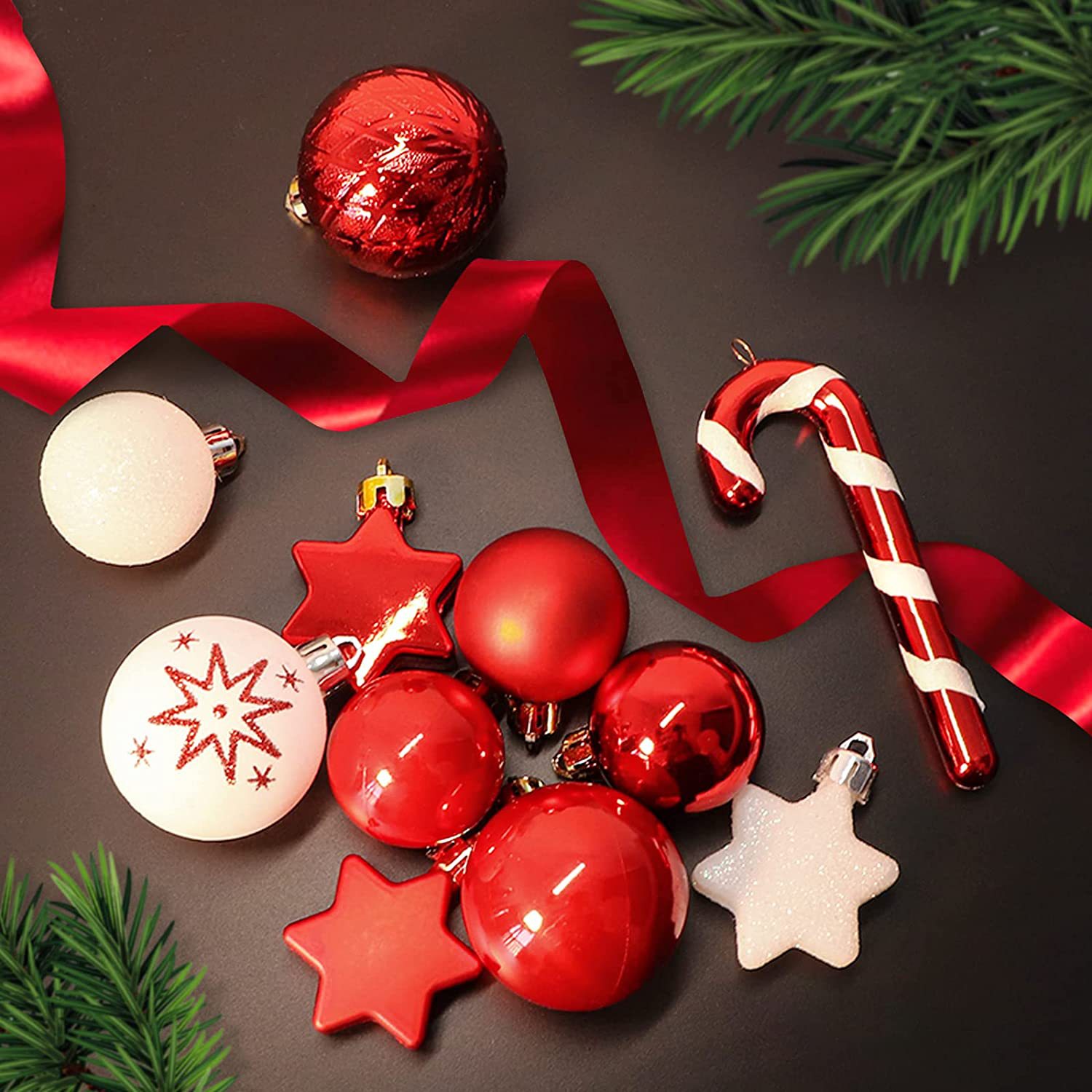 Amazon E-commerce dedicado a Navidad Fiestas de hotel atmósfera de vestir bolas de plástico colgantes de árbol de Navidad