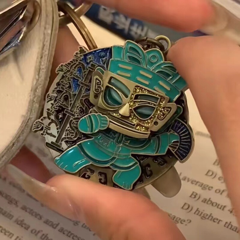 Sanxingdui Internet Red Face-changing Explosive Keychain Surrounding Wenchuang Souvenir Gold Mask Keychain Pendant Pendant