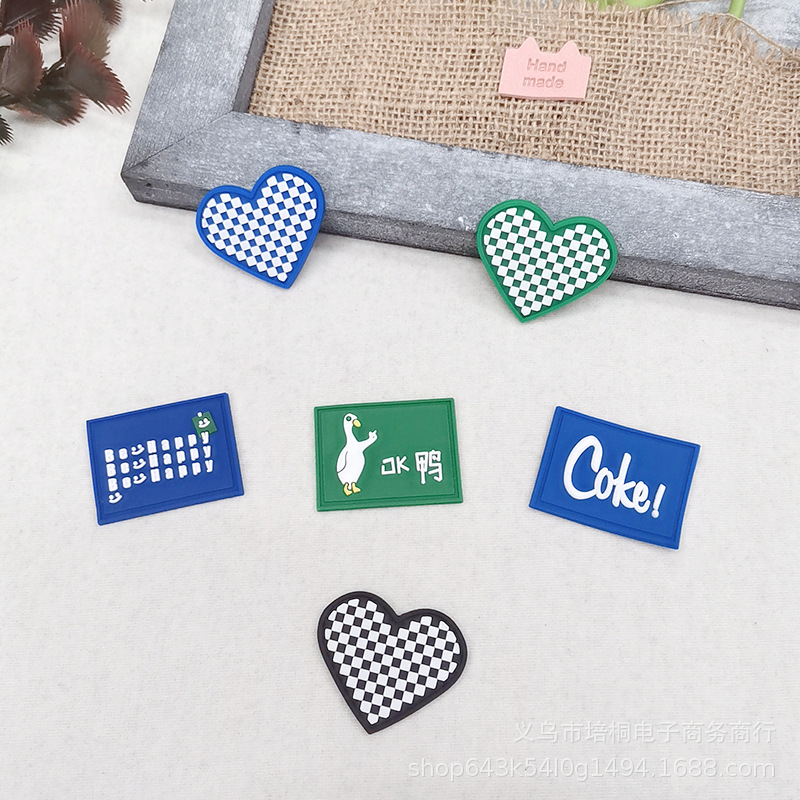 新款PVC滴塑标服装辅料补丁贴帽子爱心贴布标数字字母软胶商标
