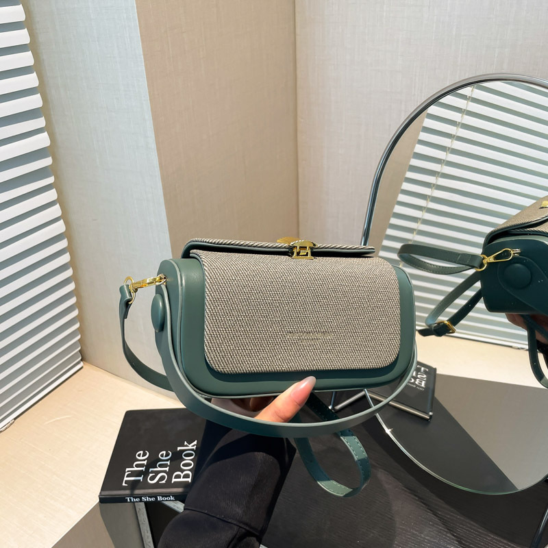 Bolsos de moda transfronterizos para mujer 2025 verano nuevo bolso cuadrado pequeño a juego de colores simple y casual bolso de mensajero de alta calidad