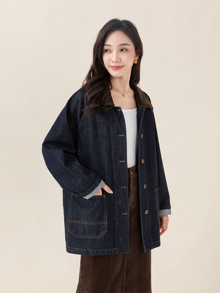 Áo khoác denim cổ điển phối màu tương phản, ve lông cừu, dáng dài trung bình — Xanh denim