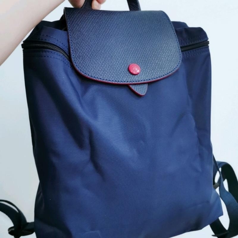 Shoulders navy blue