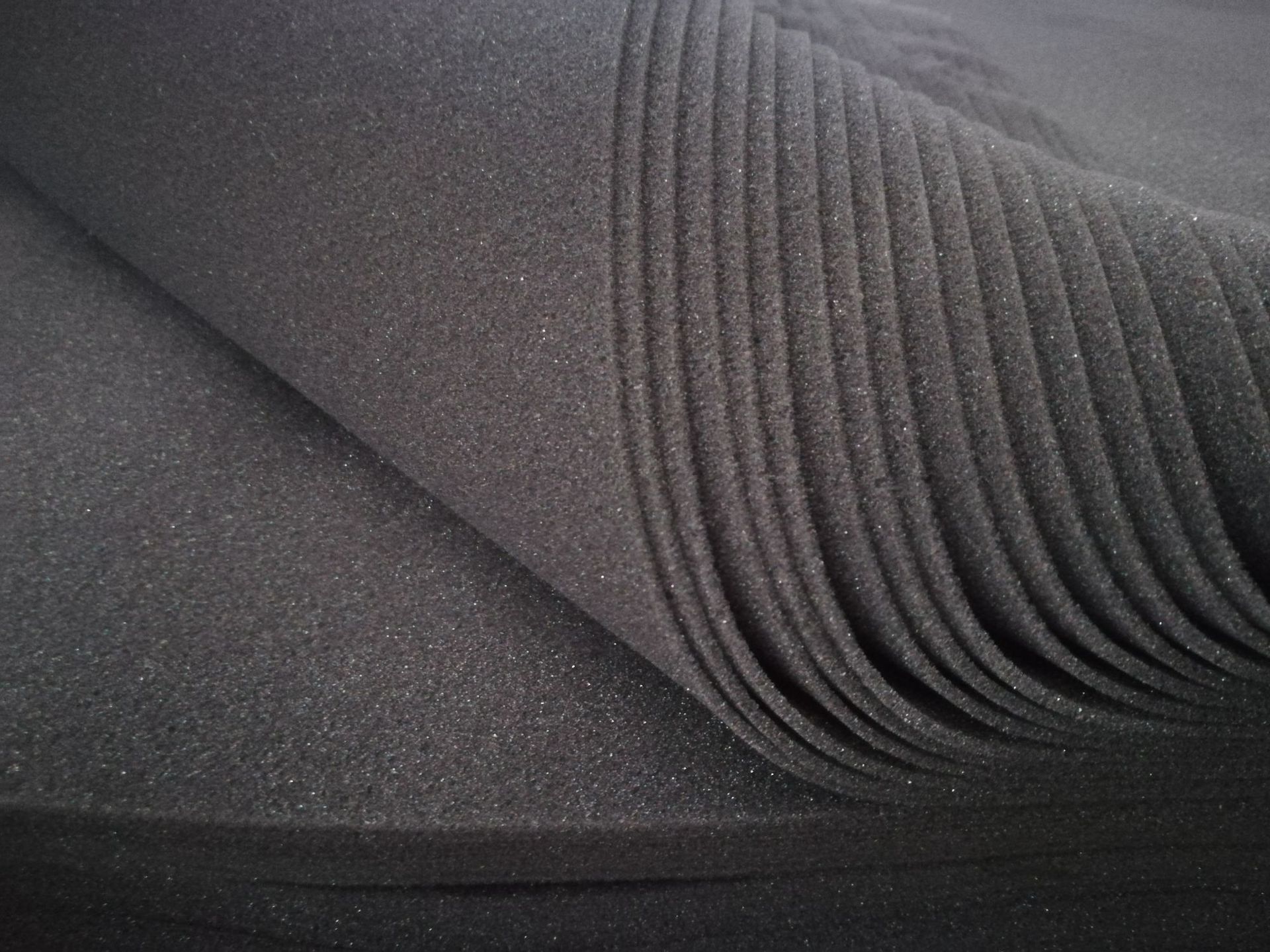 厂家供应黑色桑葚海绵片材/3MM桑葚海绵垫片/黑色桑葚海绵垫片