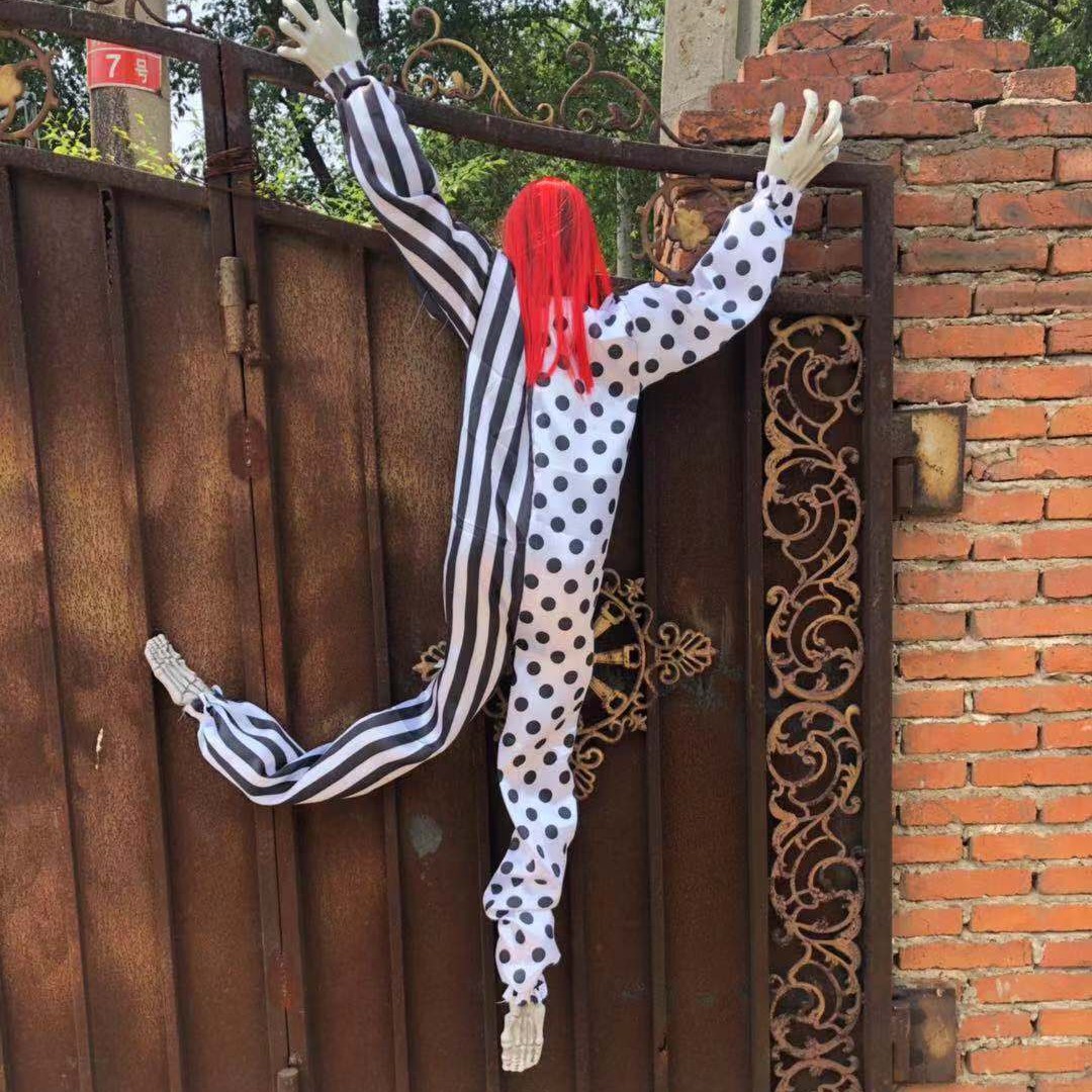 Horror sin rostro escalando puertas escalando camas escalando ventanas habitaciones embrujadas escapando props de Halloween
