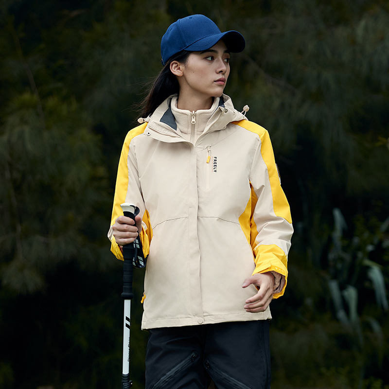 3 - en - 1 moda de otoño y invierno para parejas a prueba de viento, impermeable y cálido, traje de asalto desmontable al aire libre para escalar montañas