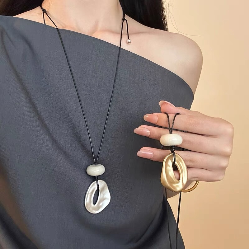 Korean-Style Ins Minimalist Irregular Circle Pendant Long Necklace for Women Niche Design Versatile Sweater Chain Accessory