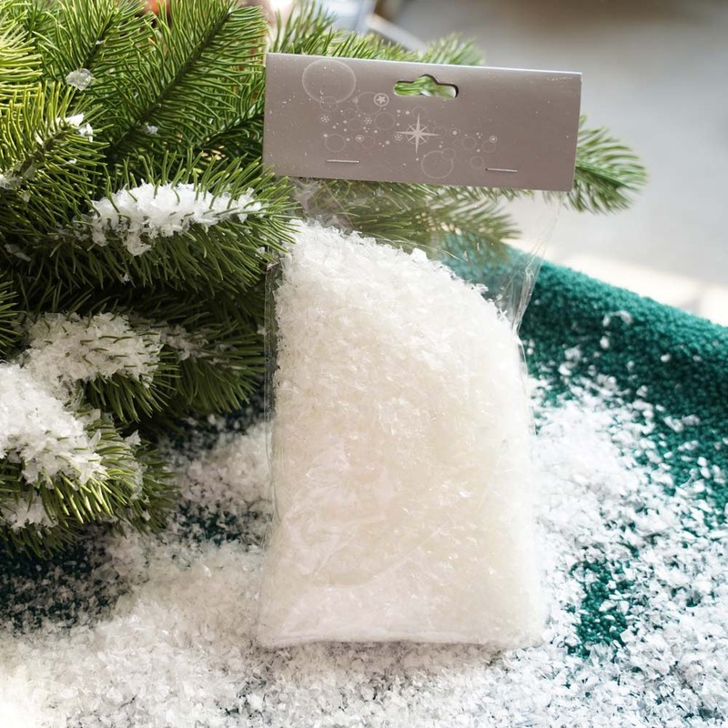 クリスマスの雪の粉の雪景色のシーンの配置はシミュレーションします。|undefined