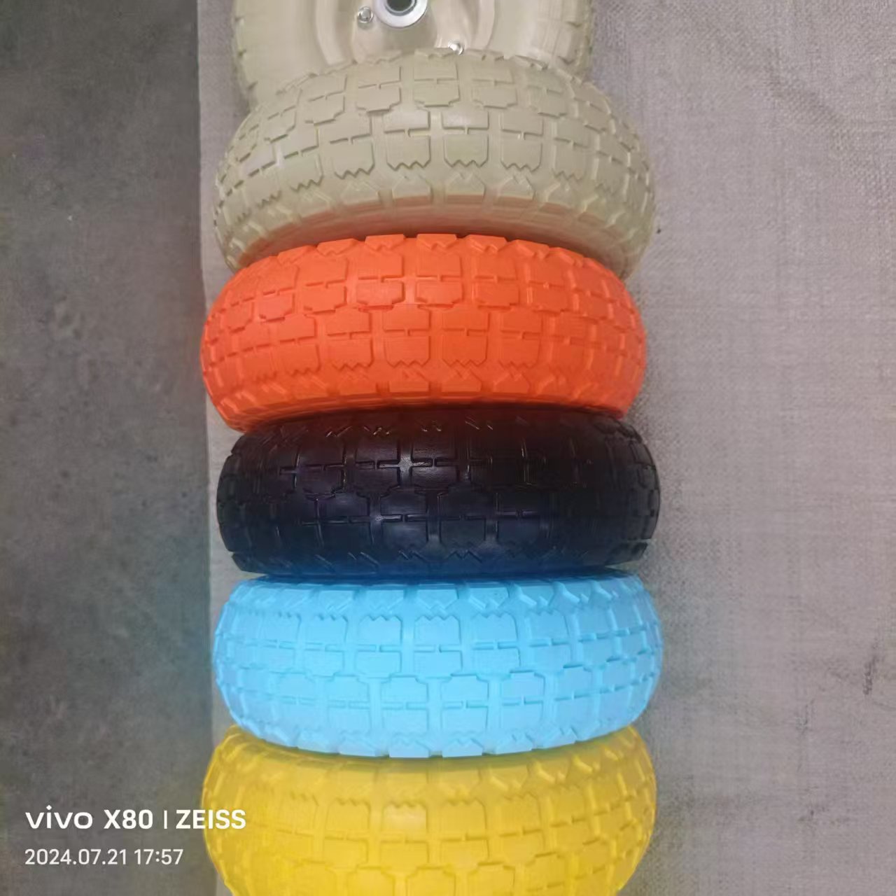 青岛厂家销售350-4发泡轮 制作多种规格尺寸胶粉轮 充气轮 实心轮